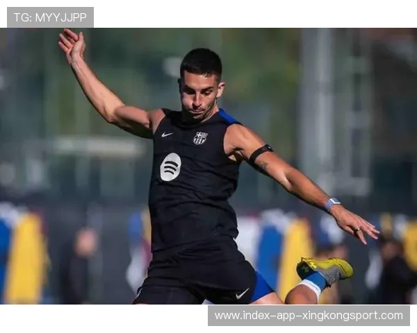 费兰托雷斯快速抢位形成危险局面:从场上洞察到训练落地